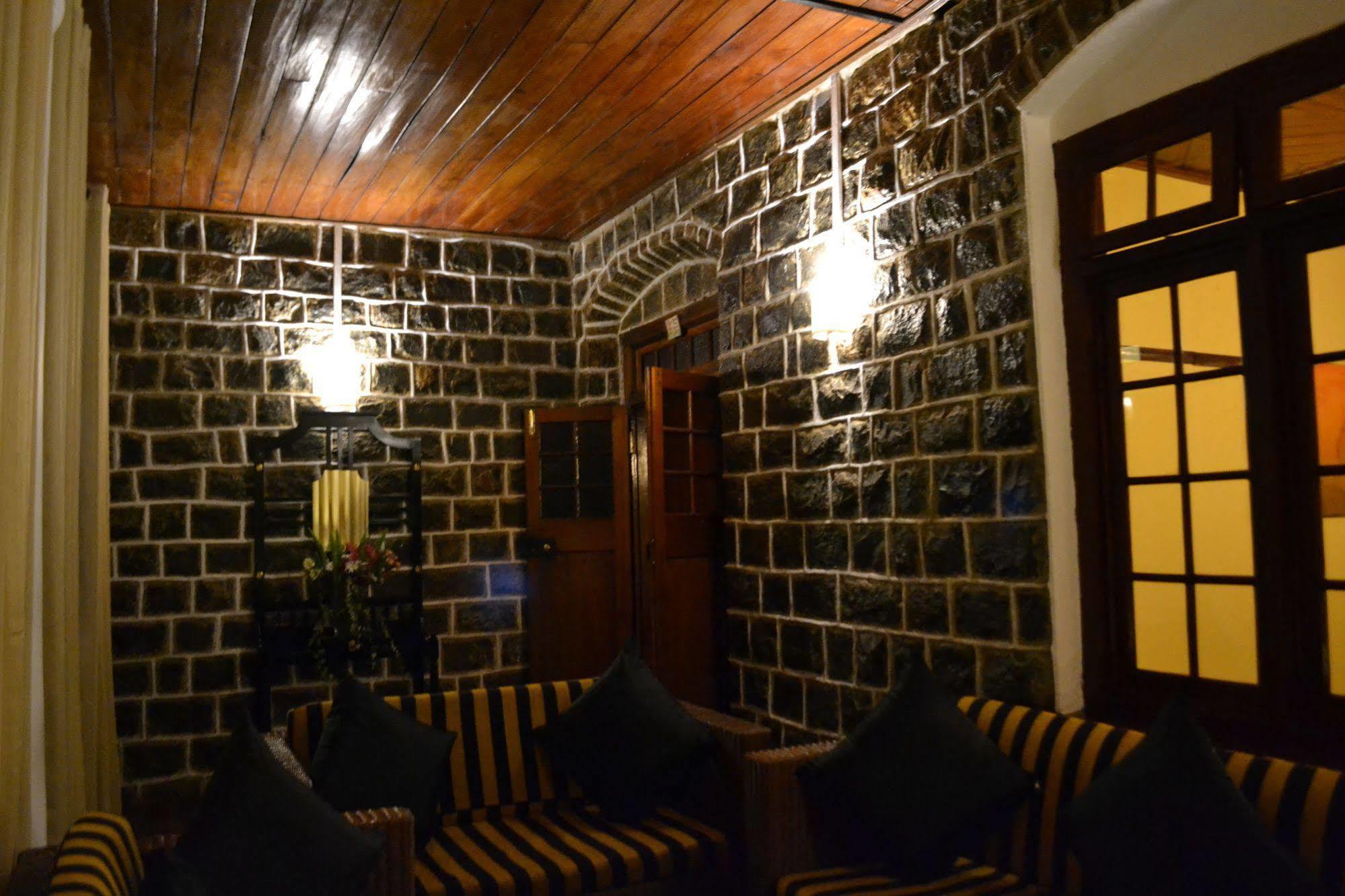 Brockenhurst Bungalow Нувара-Елія Екстер'єр фото